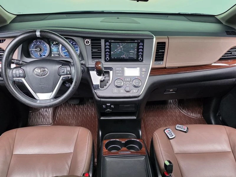 Toyota Sienna 3.5 AWD| 296к.с.| ВКЛ.ТЕХНОТЕСТ, снимка 7 - Автомобили и джипове - 55135404
