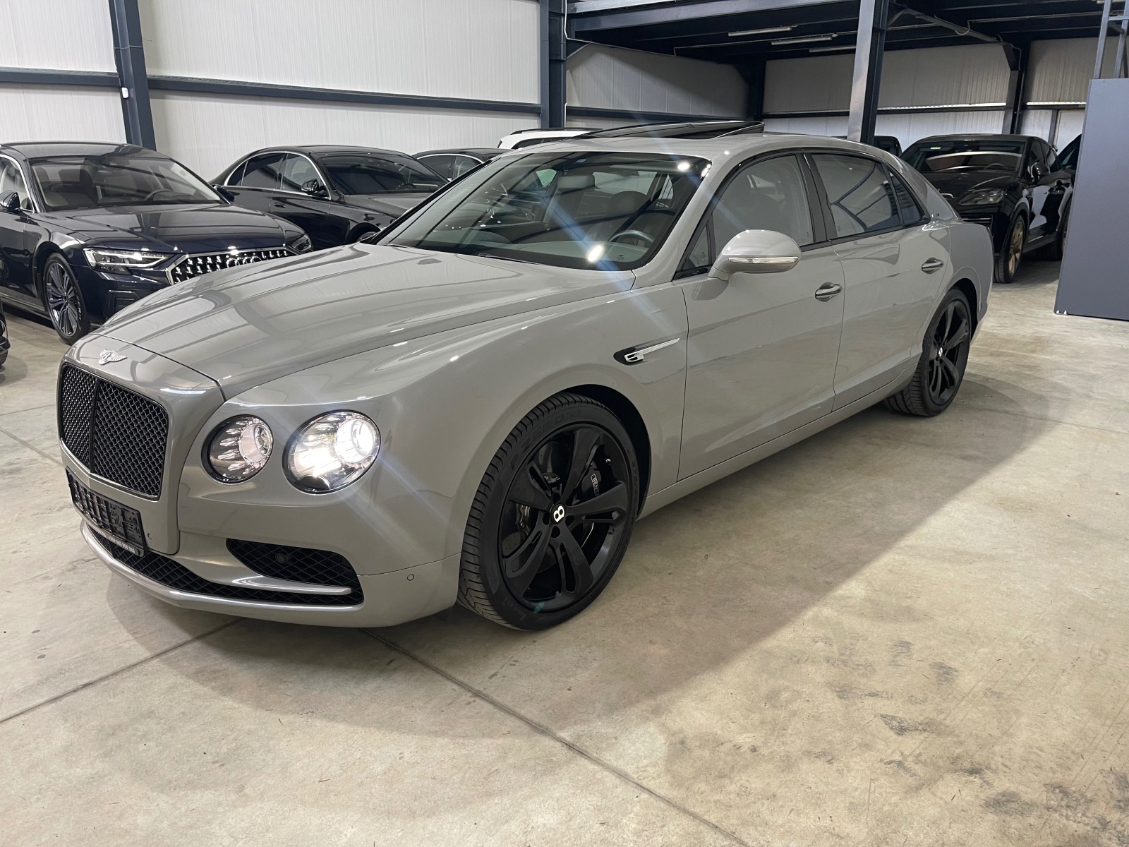 Bentley Flying Spur W12S ОБСЛУЖЕНА ЛИЗИНГ - изображение 3