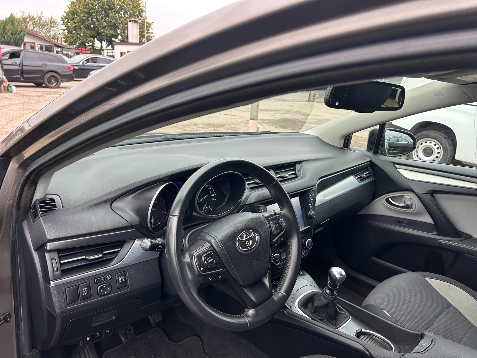 Toyota Avensis 1.6D-4D NAVI/KAMERA EURO 6 | Mobile.bg � ����������� 11