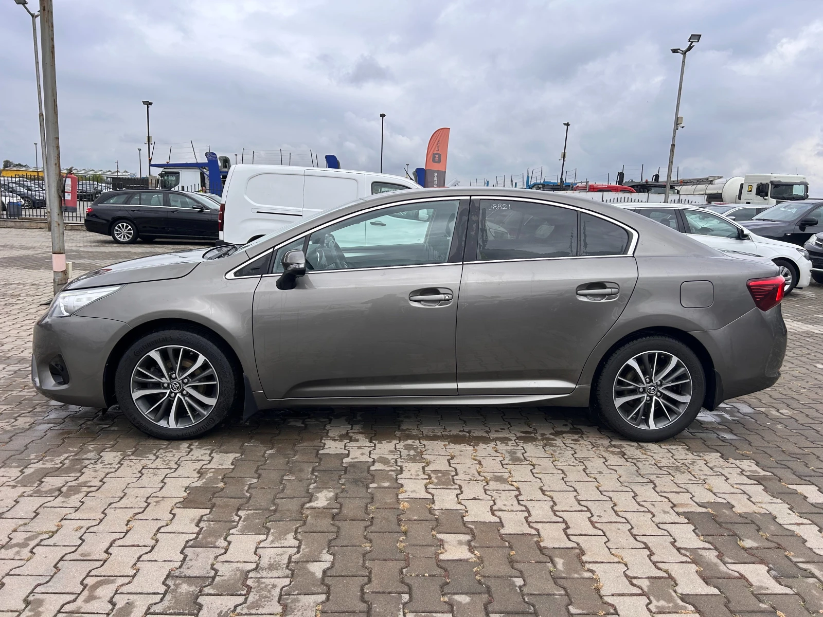 Toyota Avensis 1.6D-4D NAVI/KAMERA EURO 6 - изображение 9