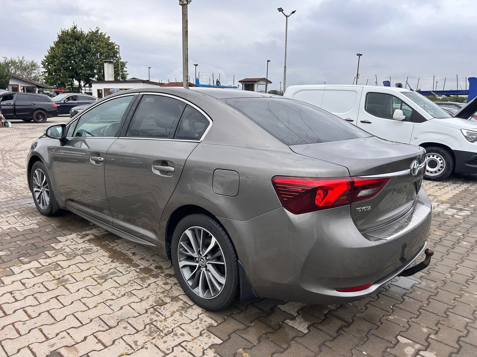 Toyota Avensis 1.6D-4D NAVI/KAMERA EURO 6 - изображение 8