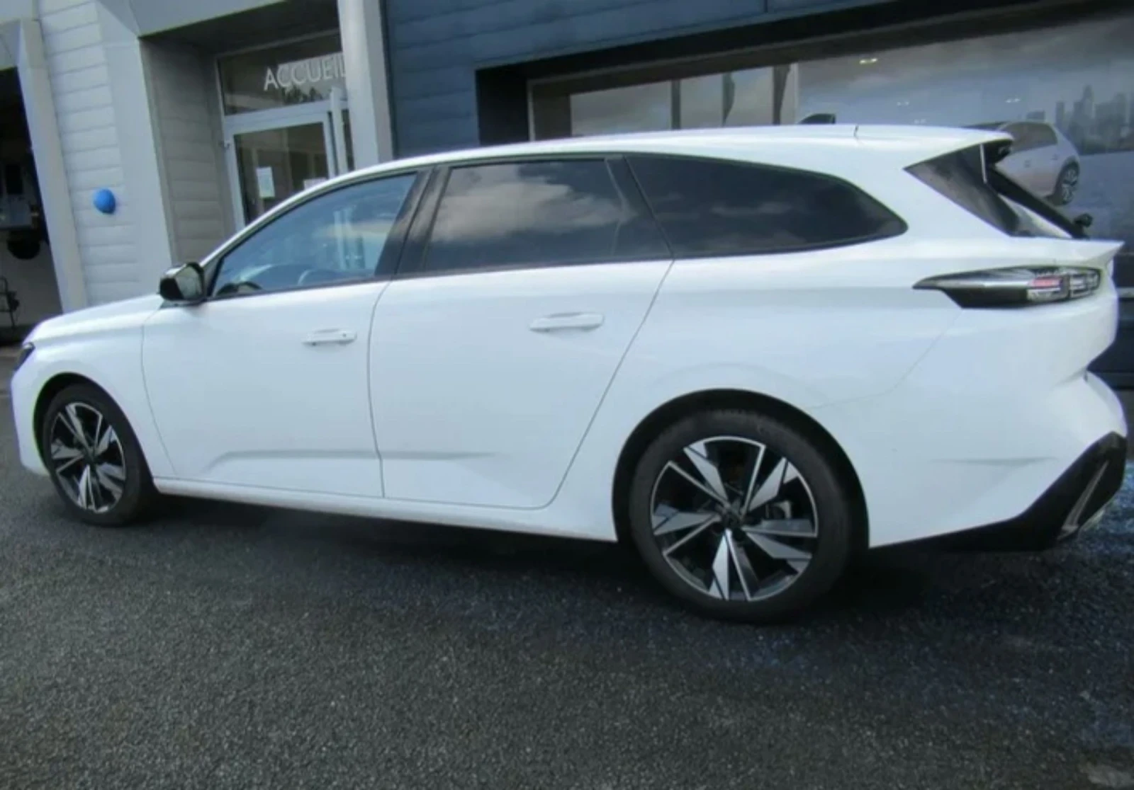 Peugeot 308 1.5BlueHdi EAT8 ALLURE - изображение 4