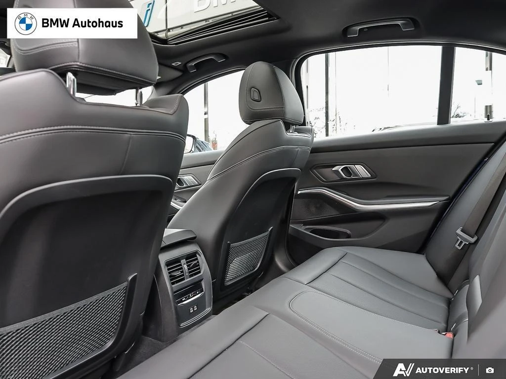 BMW 330 i xDrive PREMIUM HiFi PANO 360CAM ОТ БМВ КАНАДА, снимка 17 - Автомобили и джипове - 54217735