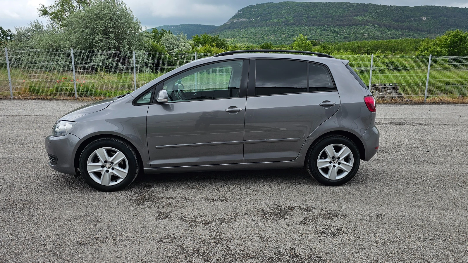 VW Golf Plus 1.6TDI NAVI , снимка 2 - Автомобили и джипове - 54642500