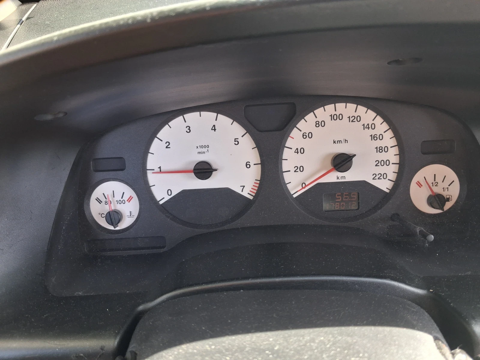 Opel Zafira 1.8i 16v, снимка 6 - Автомобили и джипове - 54729866