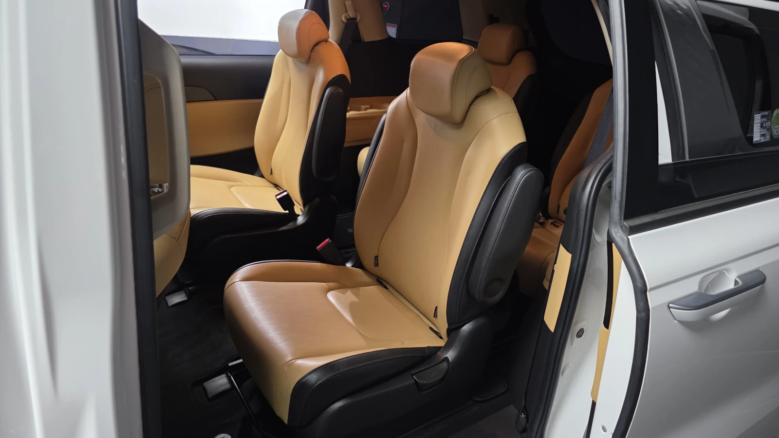 Kia Carnival ПОДГРЕВ ВОЛАН* КРАЙНА ЦЕНА, снимка 11 - Автомобили и джипове - 55463051