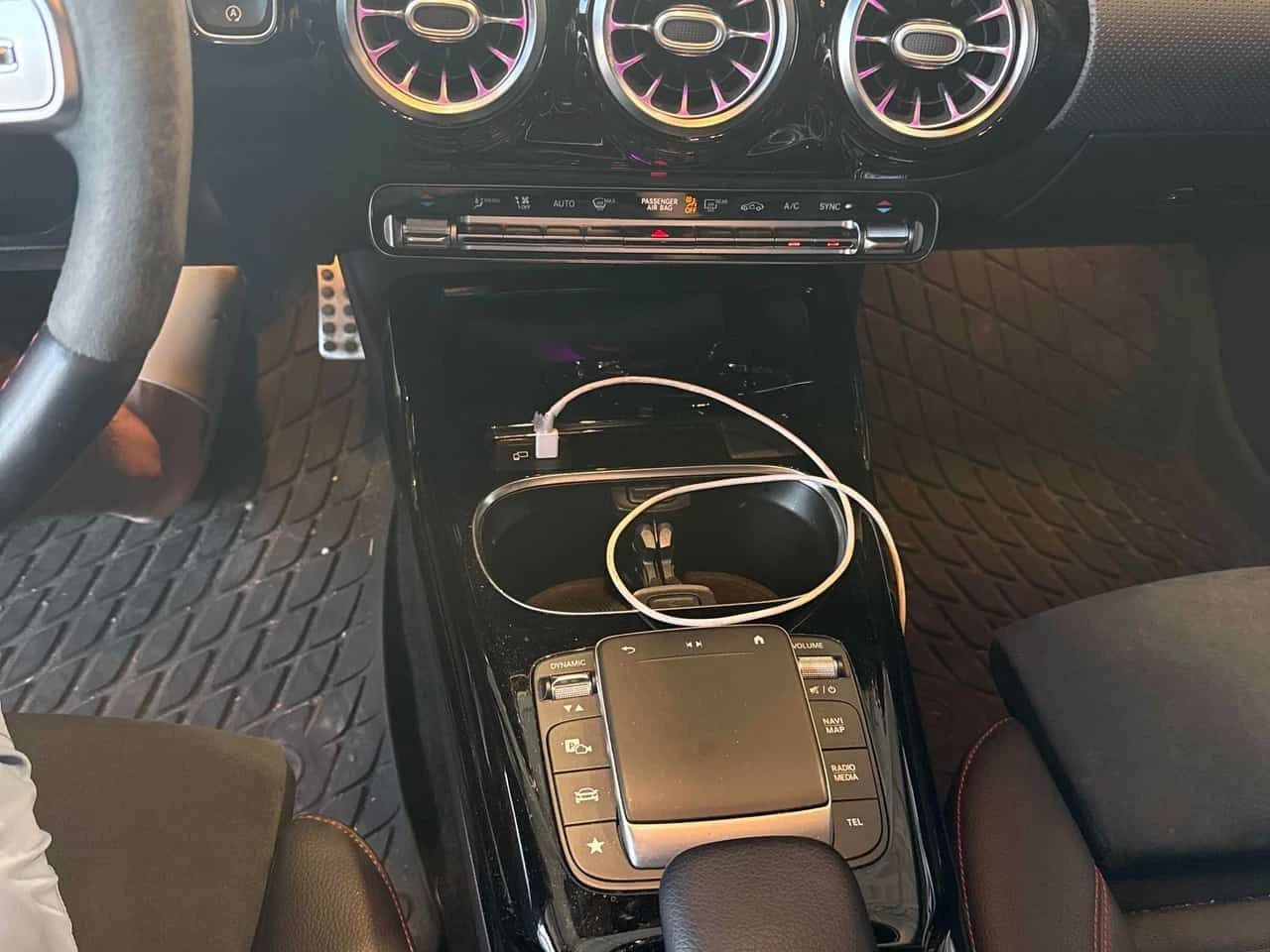 Mercedes-Benz CLA 45 AMG 4MATIC * ГЛАВНО ПРЕДСТАВИТЕЛСТВО НА HONDA* , снимка 9 - Автомобили и джипове - 55662757