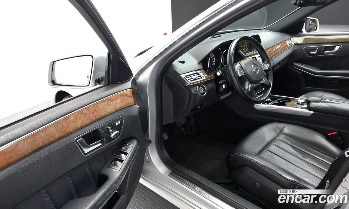 Mercedes-Benz E 300 E300 Elegance, снимка 11 - Автомобили и джипове - 55685042