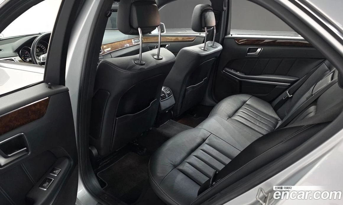 Mercedes-Benz E 300 E300 Elegance, снимка 12 - Автомобили и джипове - 55685042