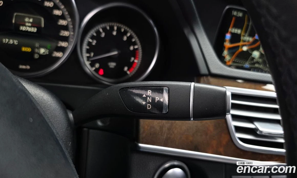 Mercedes-Benz E 300 E300 Elegance, снимка 9 - Автомобили и джипове - 55685042