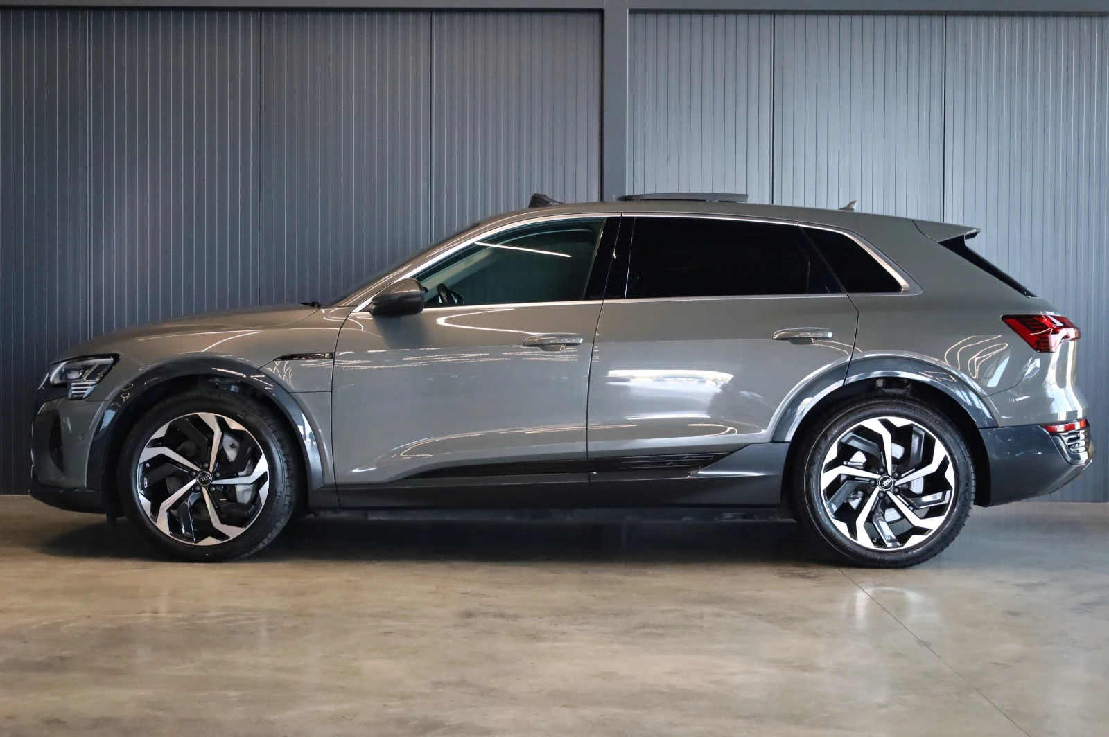 Audi E-Tron Q8 E-tron 50* 2XS-LINE* FACELIFT* QUATTRO* B&O* , снимка 6 - Автомобили и джипове - 56019767