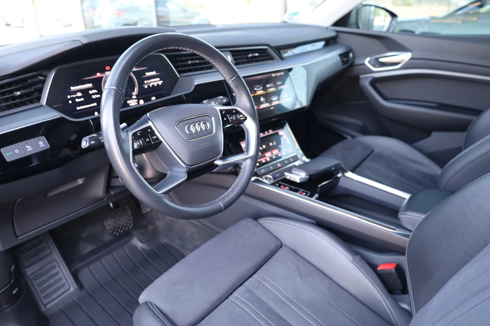 Audi E-Tron Q8 E-tron 50* 2XS-LINE* FACELIFT* QUATTRO* B&O* , снимка 10 - Автомобили и джипове - 56019767