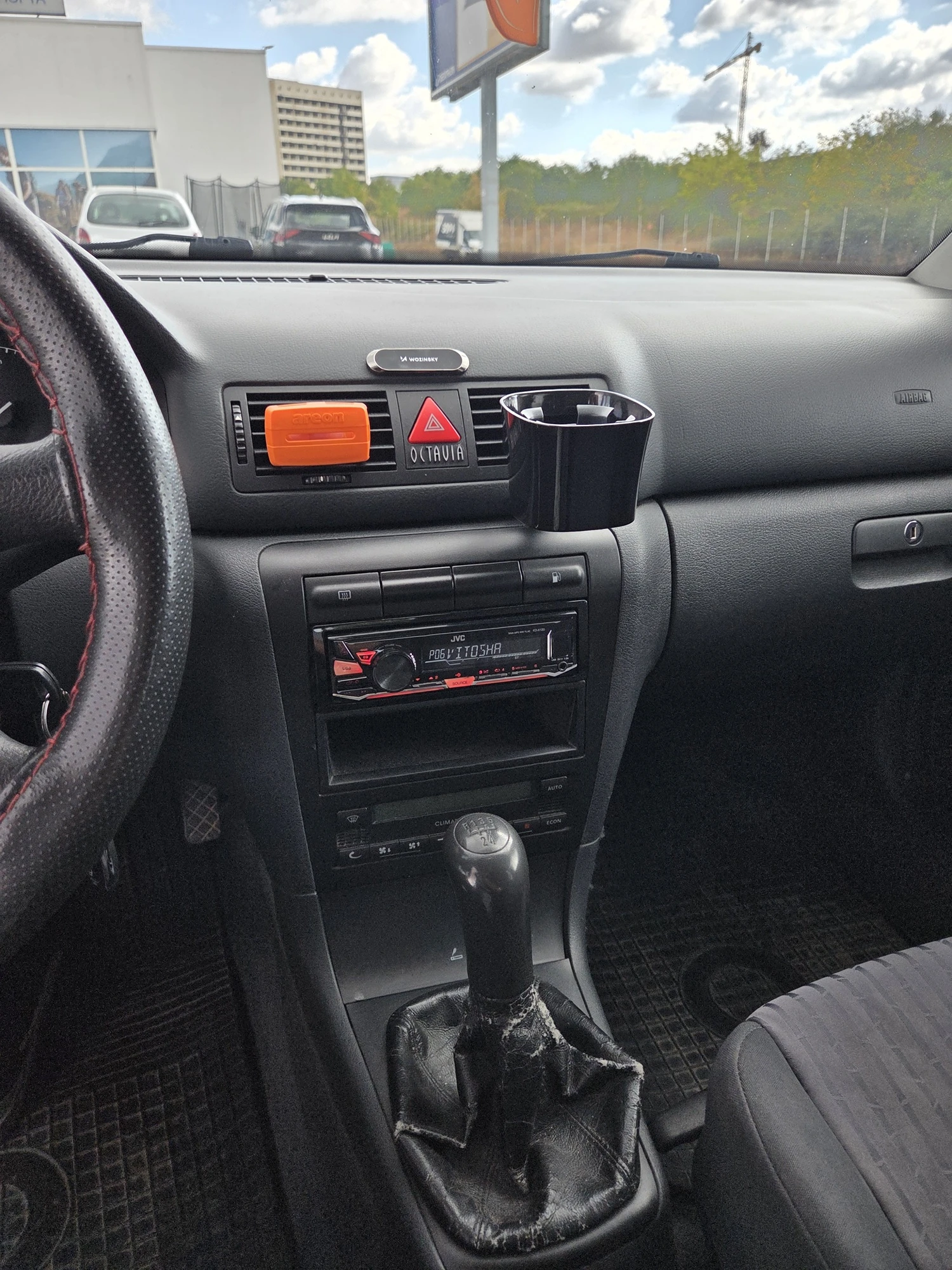 Skoda Octavia 2.0i, снимка 16 - Автомобили и джипове - 56244692