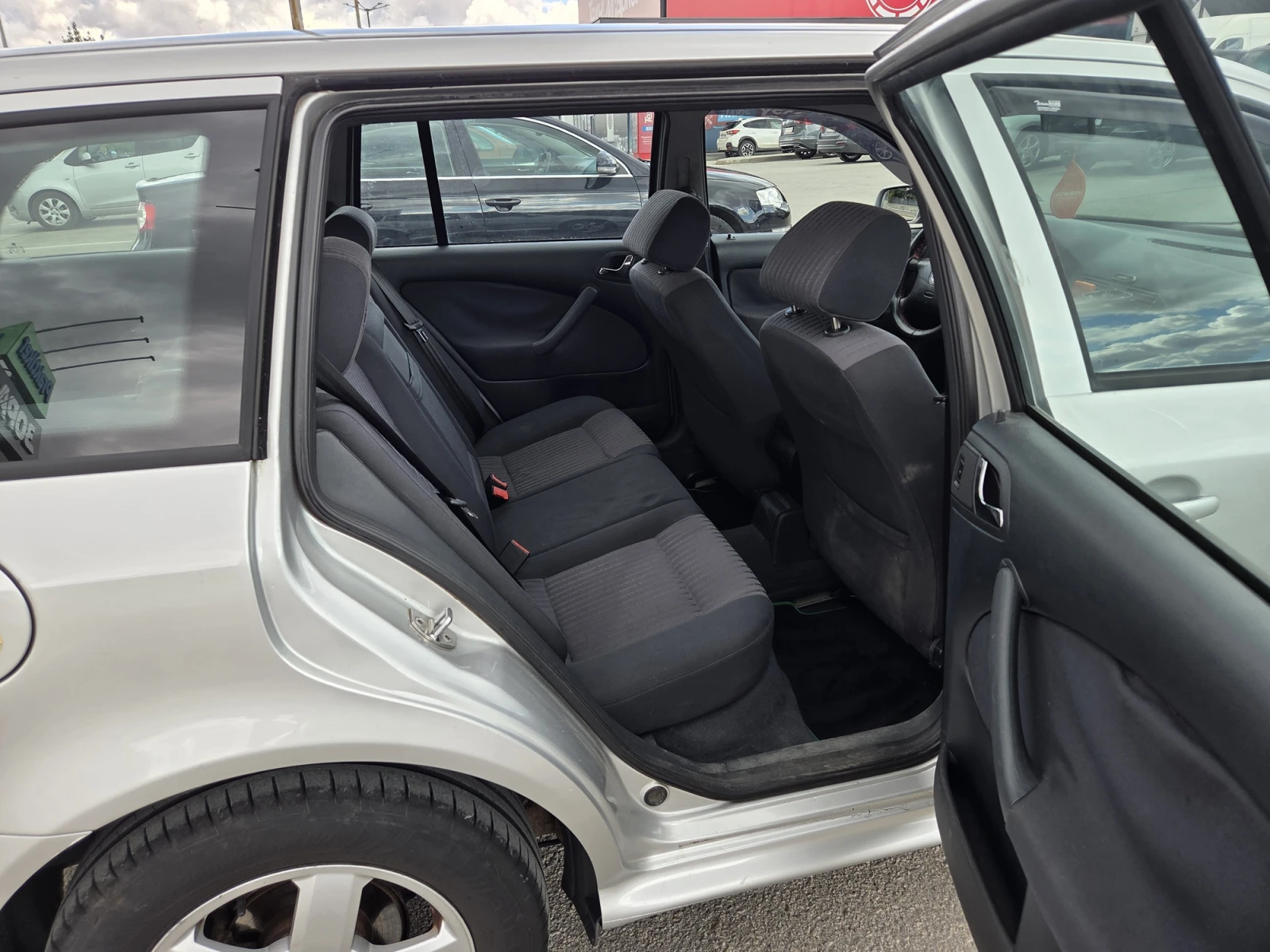 Skoda Octavia 2.0i, снимка 8 - Автомобили и джипове - 56244692