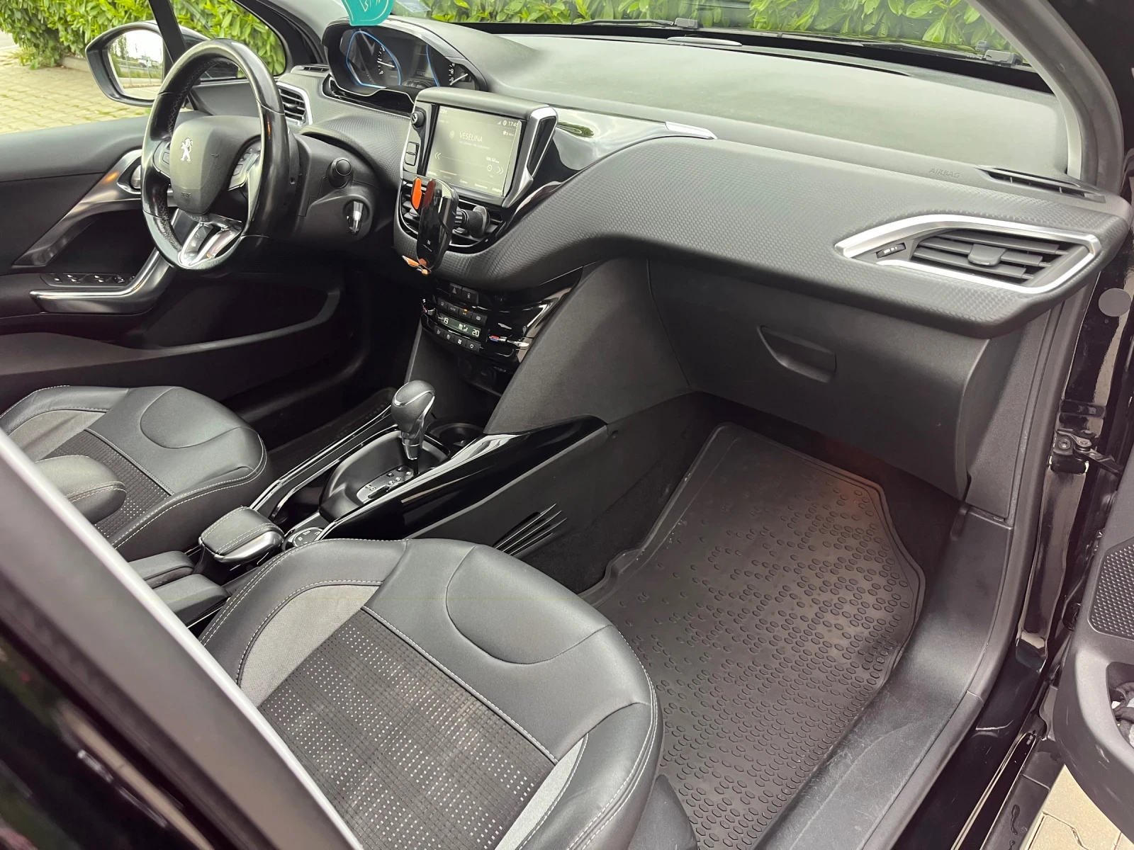 Peugeot 2008 1.2 PureTech, снимка 9 - Автомобили и джипове - 56338818