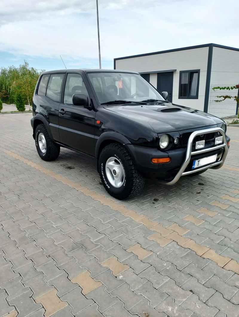 Nissan Terrano 2.4i, снимка 3 - Автомобили и джипове - 47290380