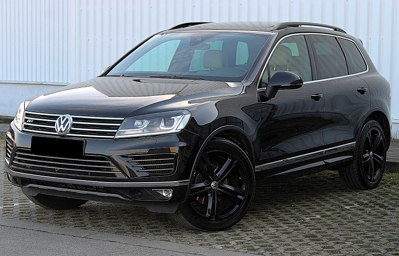 VW Touareg 3.0TDI/R-LINE/4-MOTION/KAMERA 360/DISTRONIC/PANO, снимка 1 - Автомобили и джипове - 48031930