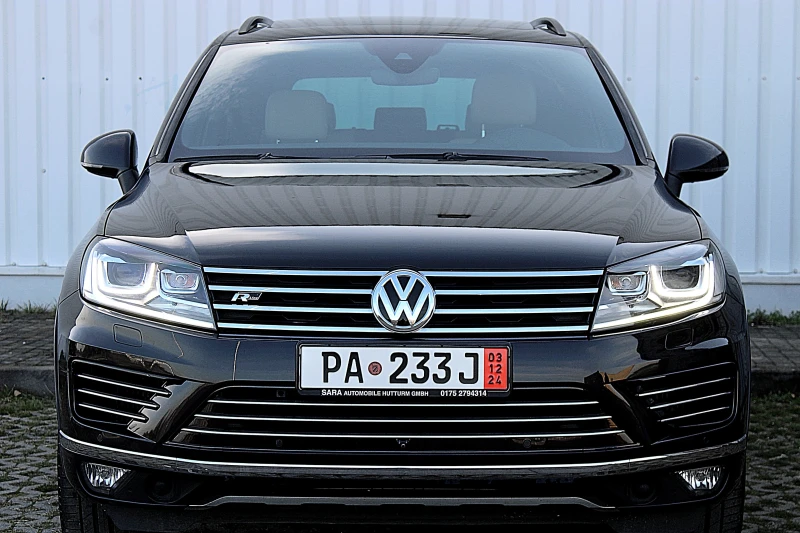 VW Touareg 3.0TDI/R-LINE/4-MOTION/KAMERA 360/DISTRONIC/PANO, снимка 1 - Автомобили и джипове - 48031930