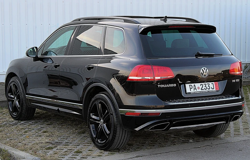 VW Touareg 3.0TDI/R-LINE/4-MOTION/KAMERA 360/DISTRONIC/PANO, снимка 5 - Автомобили и джипове - 48031930