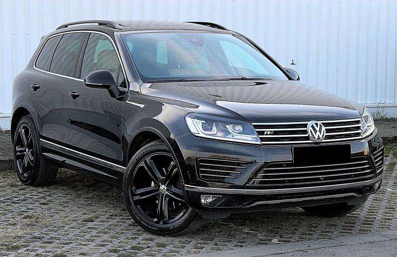 VW Touareg 3.0TDI/R-LINE/4-MOTION/KAMERA 360/DISTRONIC/PANO, снимка 3 - Автомобили и джипове - 48031930