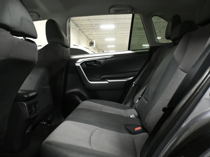 Toyota Rav4 LE AWD, снимка 15 - Автомобили и джипове - 52495740