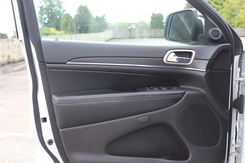 Jeep Grand cherokee Limited PANO* CAM* KEYLESS* ПОДГРЕВ* , снимка 13 - Автомобили и джипове - 52704779