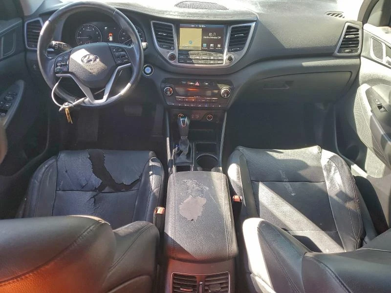 Hyundai Tucson 1.6L 4 Front-wheel Drive, снимка 13 - Автомобили и джипове - 53598693