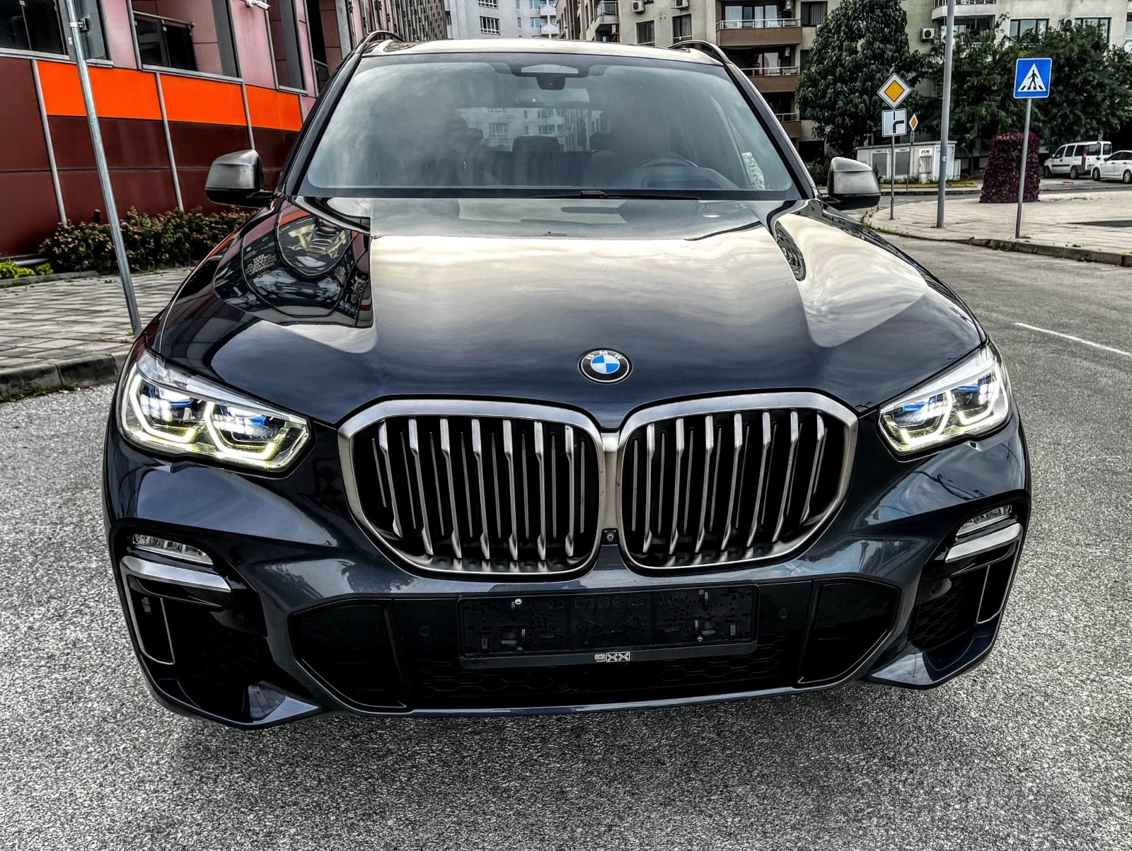 BMW X5 M50d/LASER/ПАНОРАМА/ДИСТРОНИК/МАСАЖ/ВАКУМ - изображение 3