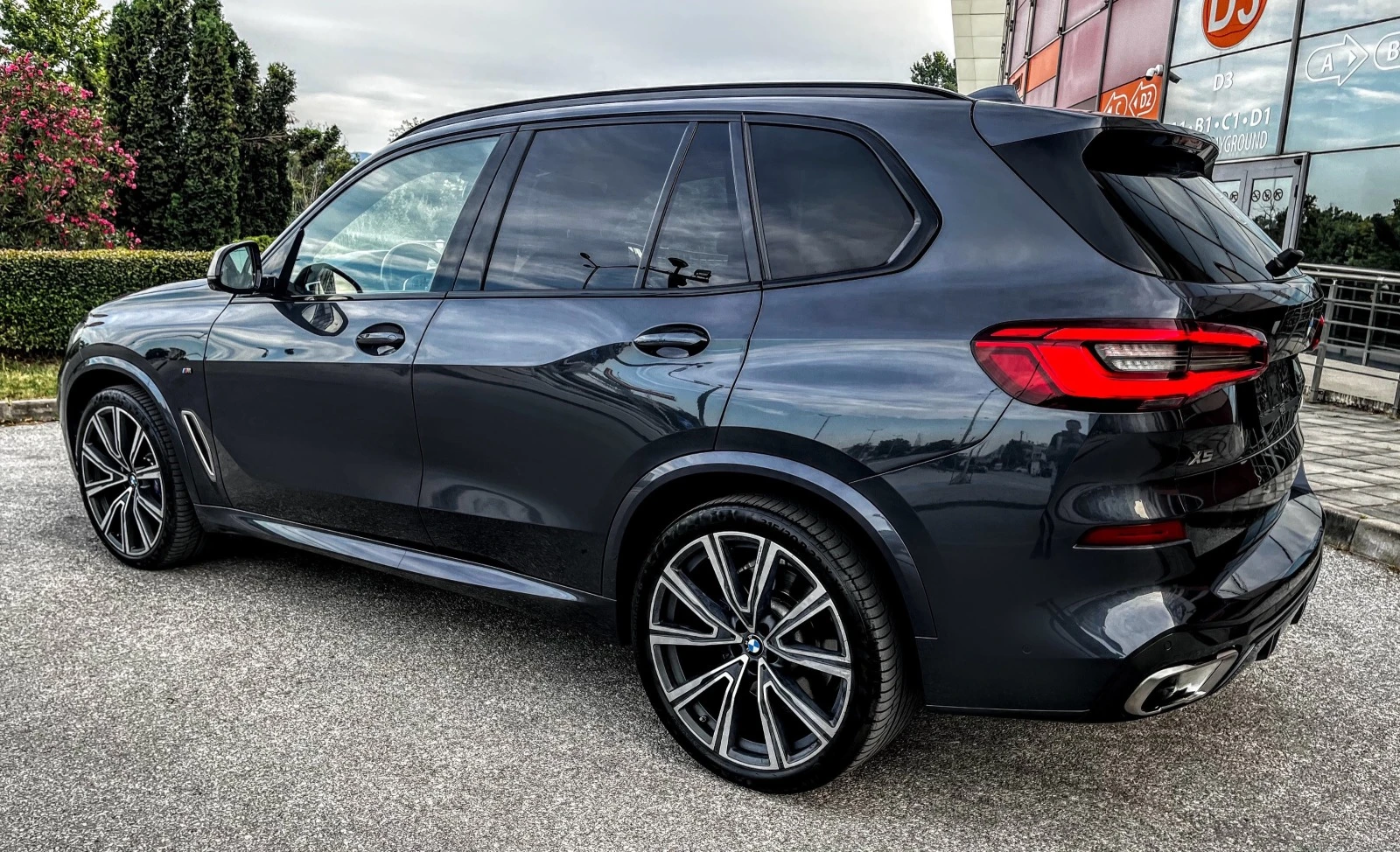 BMW X5 M50d/LASER/ПАНОРАМА/ДИСТРОНИК/МАСАЖ/ВАКУМ - изображение 6