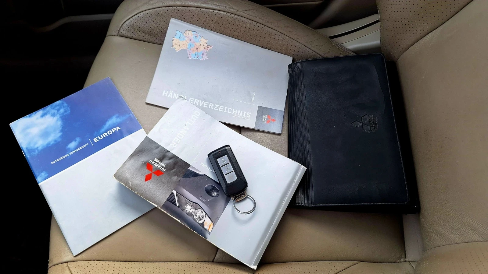 Mitsubishi Outlander 2.2 4WD 4x4 Кожа Нави 7 местен, снимка 15 - Автомобили и джипове - 54428197