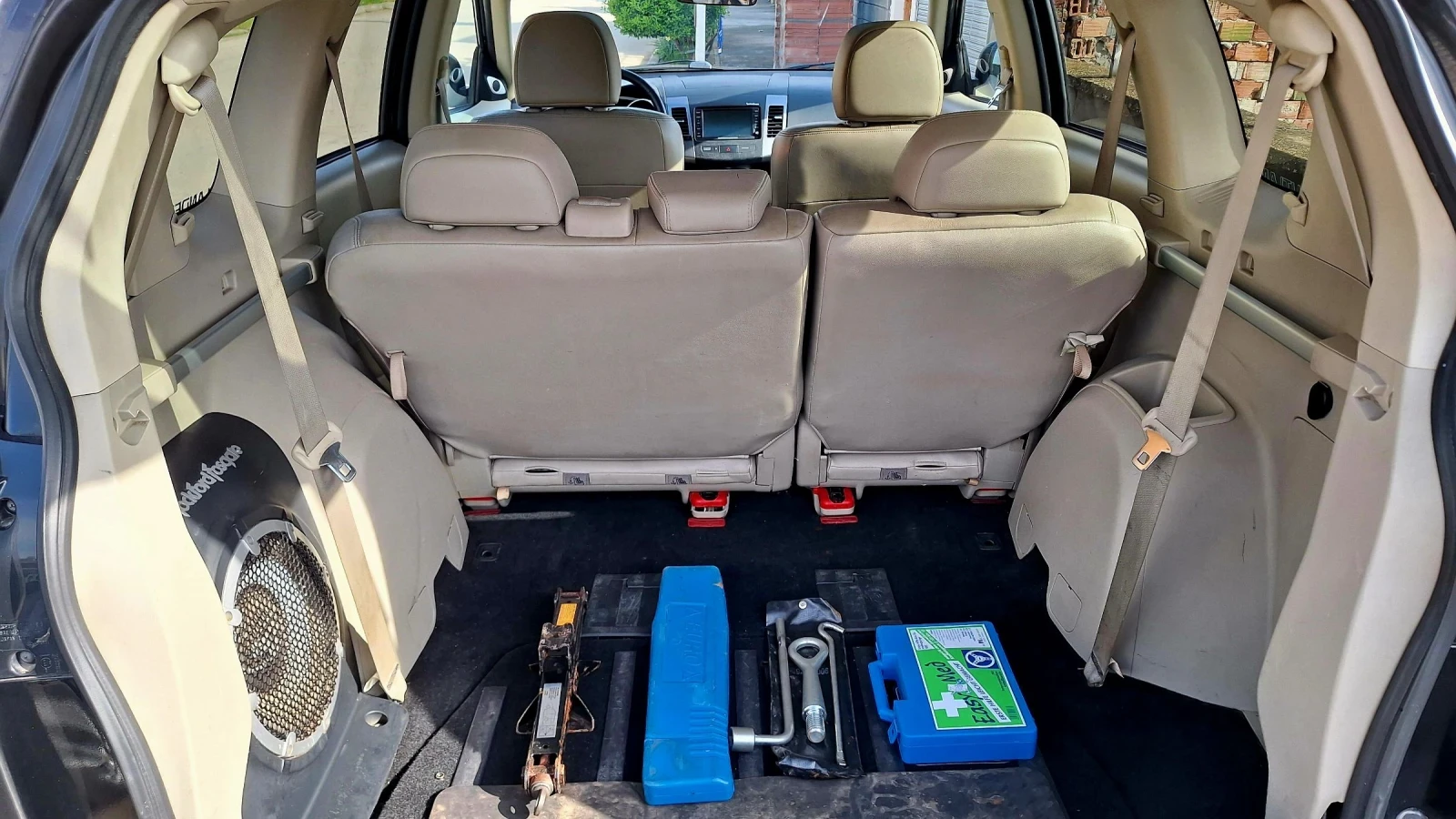Mitsubishi Outlander 2.2 4WD 4x4 Кожа Нави 7 местен, снимка 14 - Автомобили и джипове - 54428197