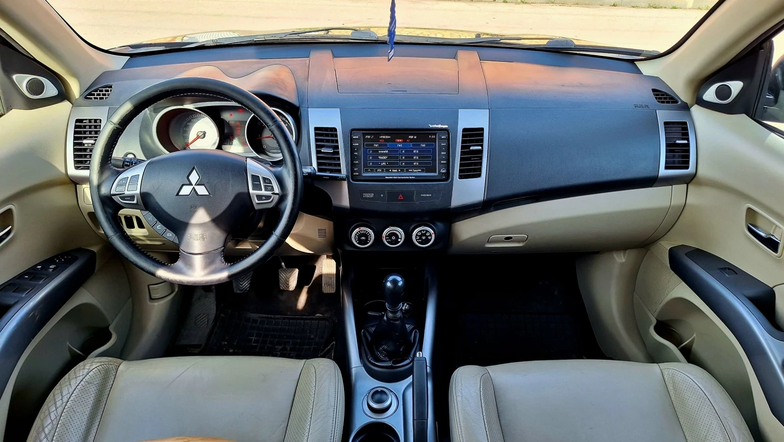 Mitsubishi Outlander 2.2 4WD 4x4 Кожа Нави 7 местен, снимка 8 - Автомобили и джипове - 54428197
