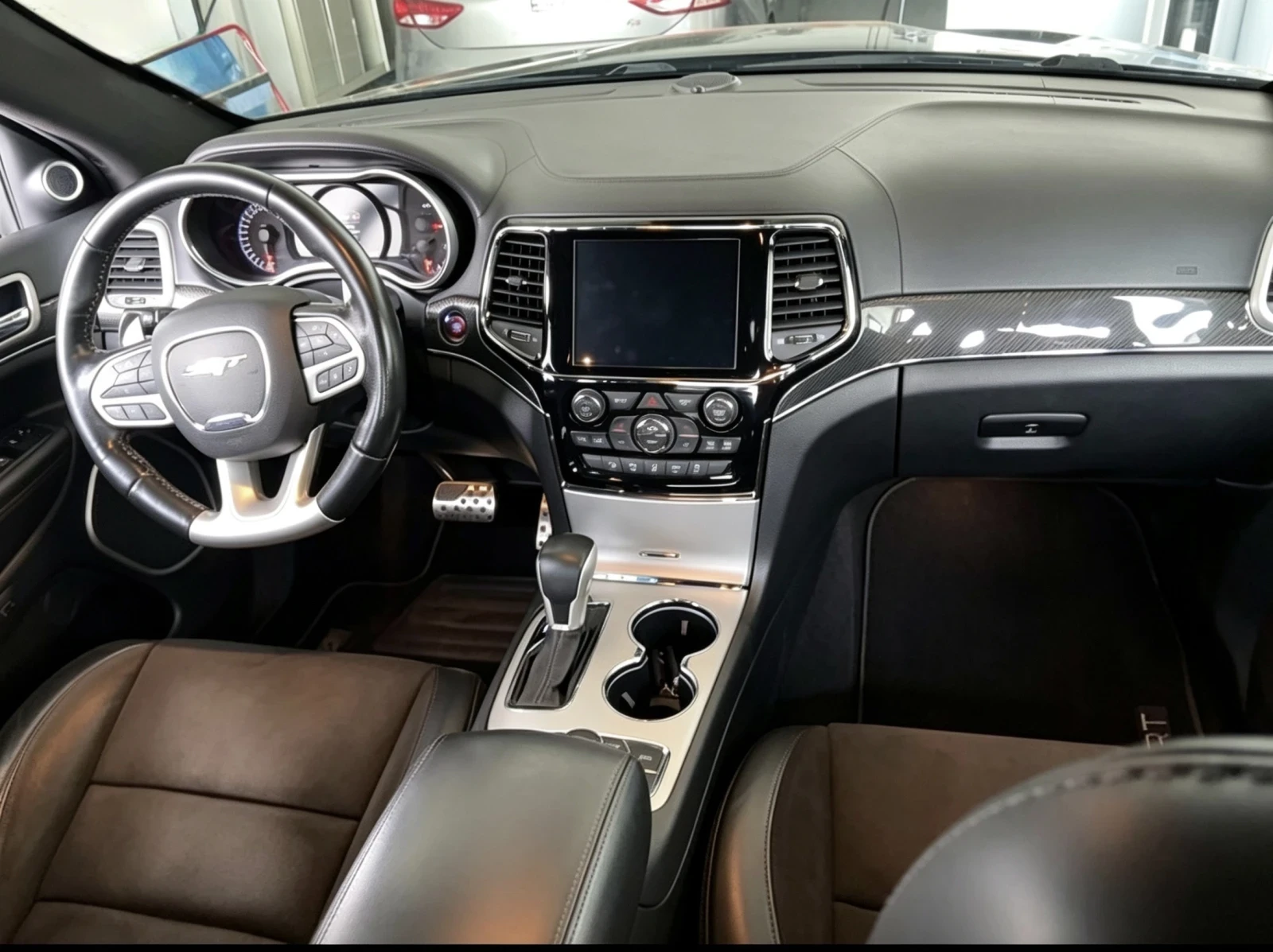 Jeep Grand cherokee 6.4 SRT/Facelift/Очакван внос, снимка 6 - Автомобили и джипове - 54824899