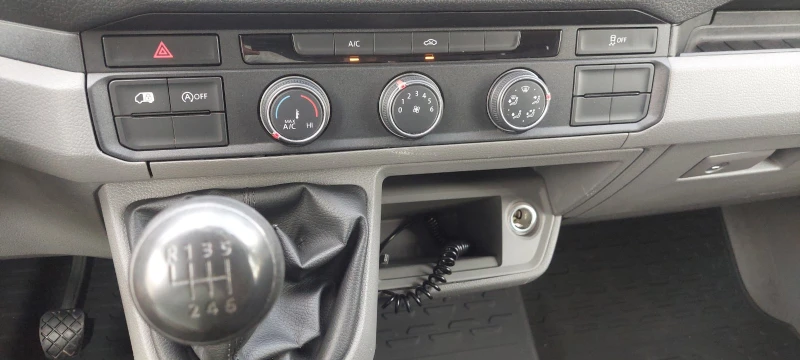 VW Crafter 2.0 tdi клима двойна гума Б категория, снимка 16 - Бусове и автобуси - 51682436