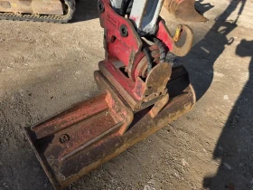 Багер Takeuchi TB 235, снимка 13