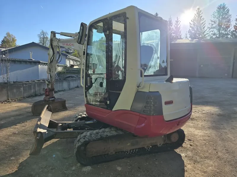 Багер Takeuchi TB 235, снимка 4 - Индустриална техника - 54550084