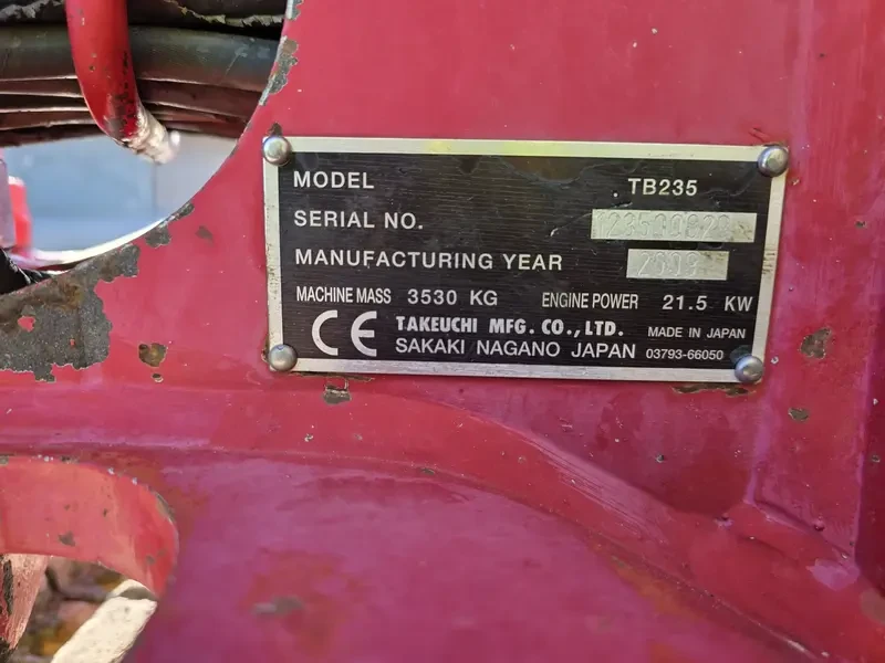 Багер Takeuchi TB 235, снимка 14 - Индустриална техника - 54550084
