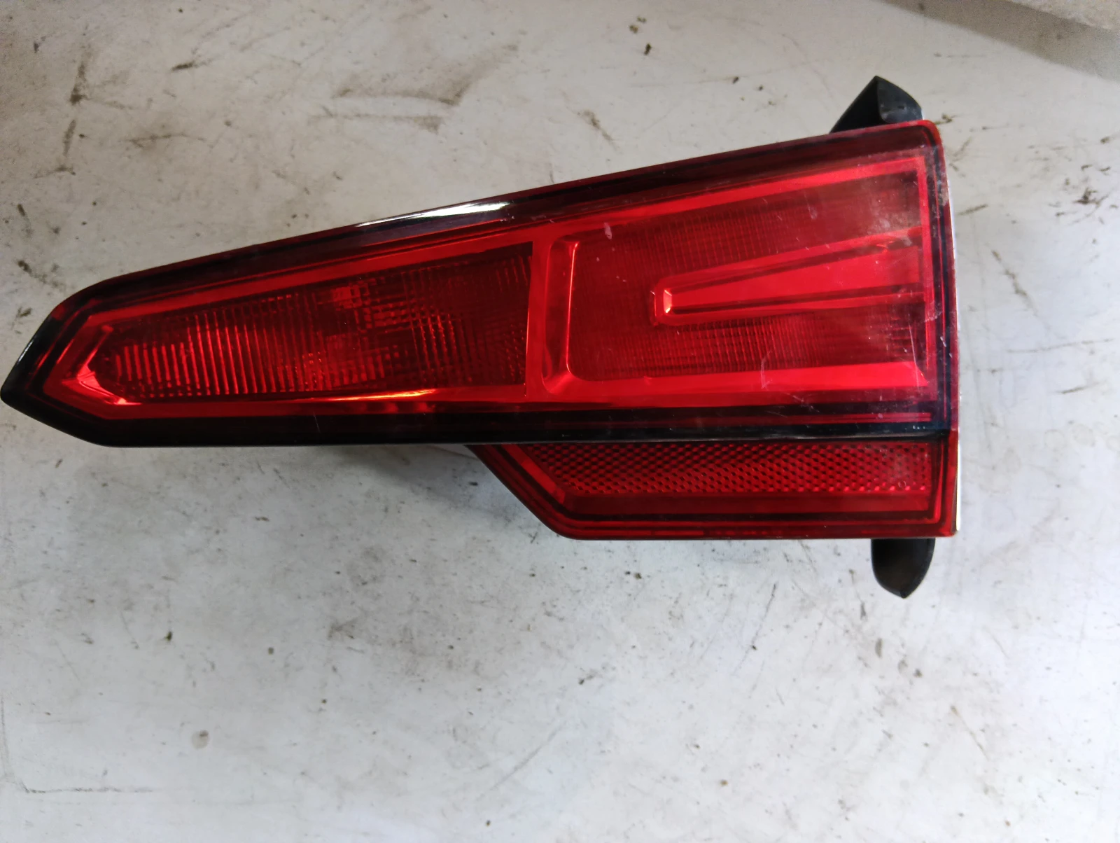 стоп десен вътрешен седан 8W5945076A Audi A4