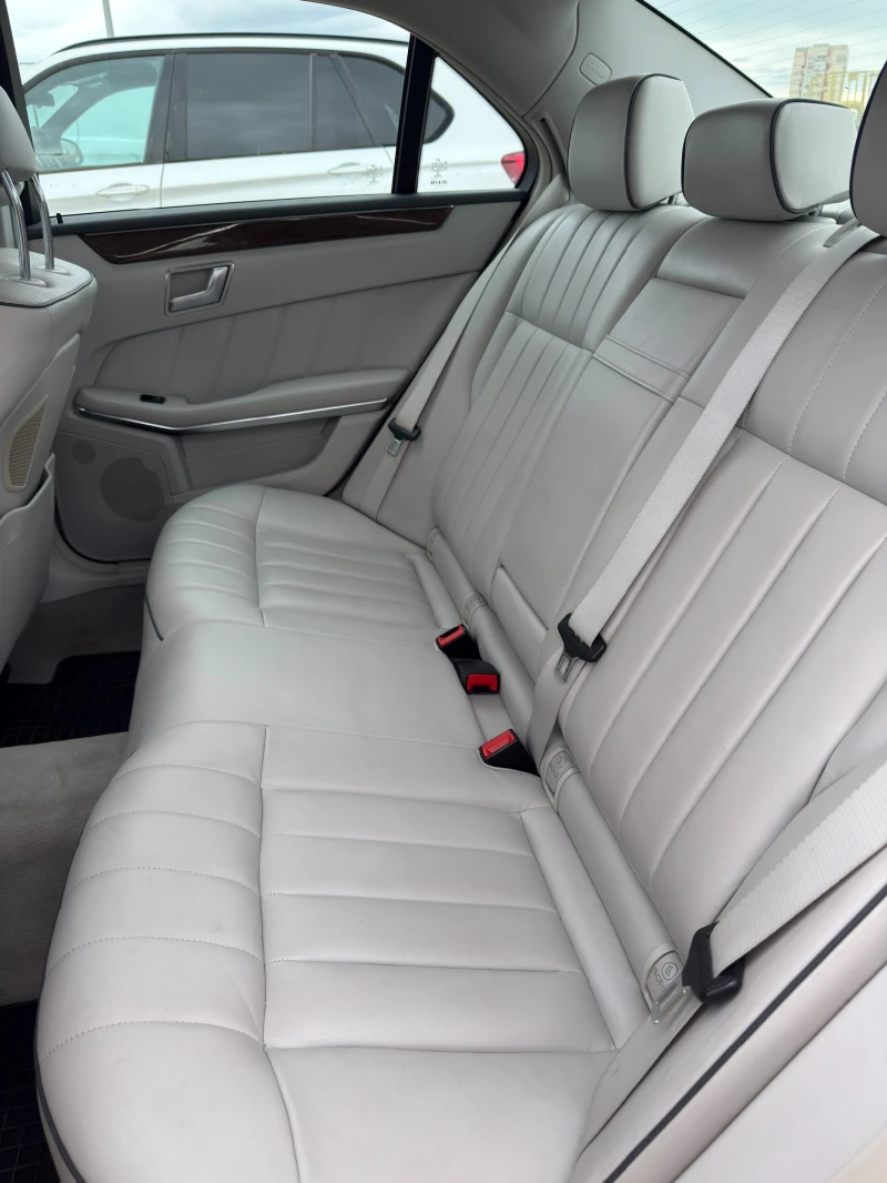 Mercedes-Benz E 400, снимка 13 - Автомобили и джипове - 52725359