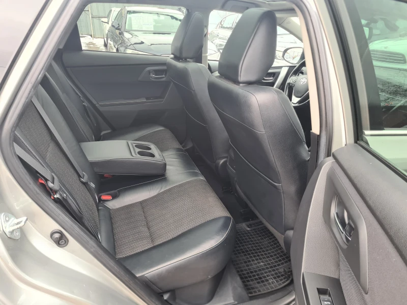 Toyota Auris 1.8HYBRID-ЛИЗИНГ, снимка 13 - Автомобили и джипове - 53365968