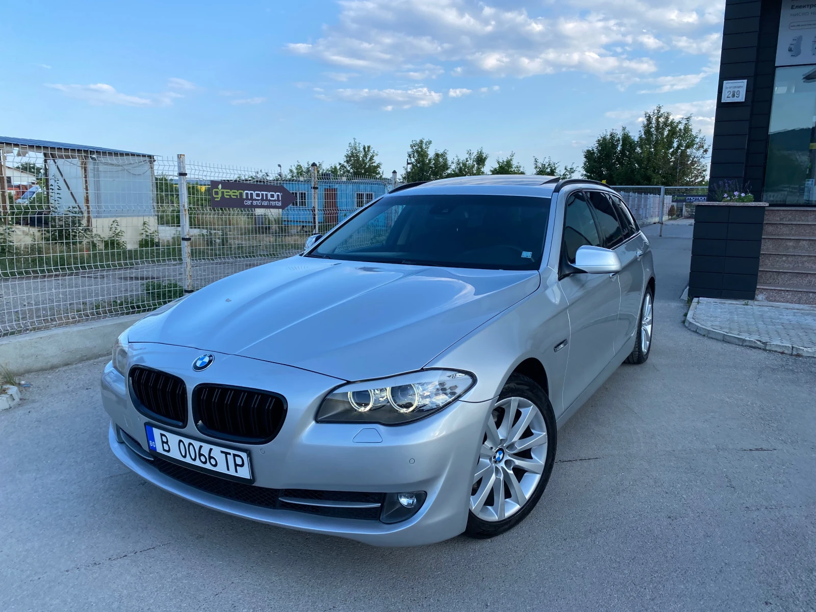 BMW 520 184кс ПАНОРАМА, KEYLESS-GO, НАПЪЛНО ОБСЛУЖЕНА, снимка 1