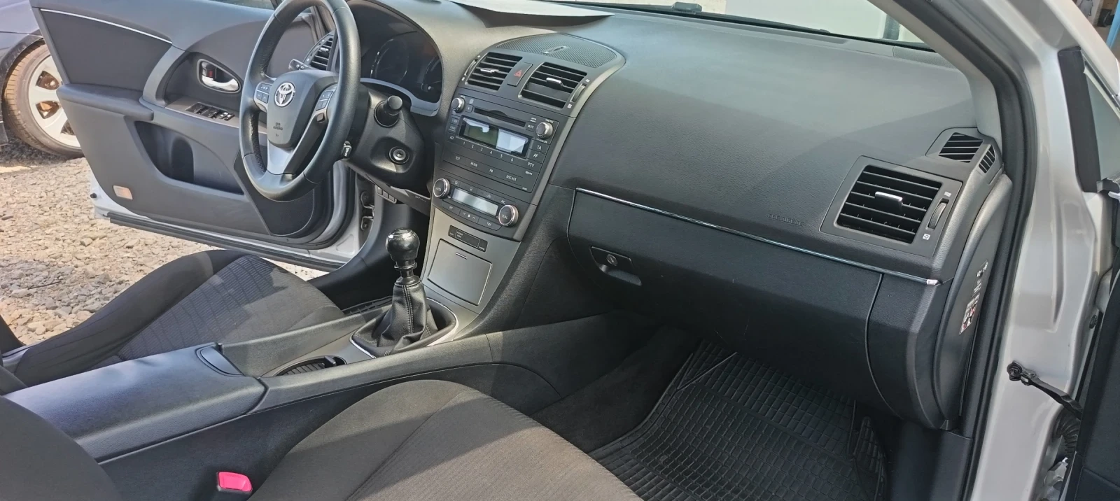 Toyota Avensis 1.8i * Фейс * Седан * Обслужен * Вс. платено - изображение 9