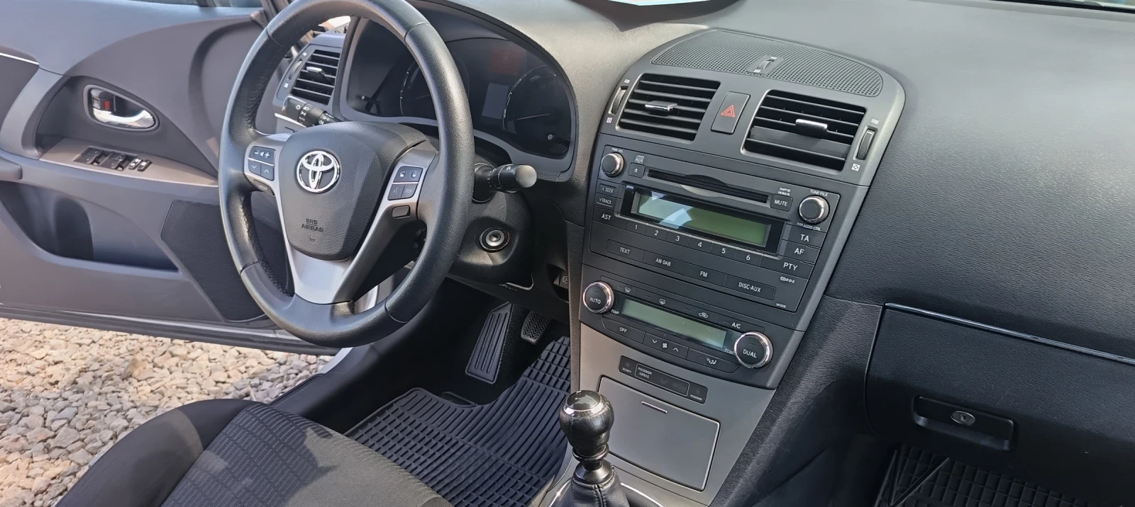 Toyota Avensis 1.8i * Фейс * Седан * Обслужен * Вс. платено - изображение 10