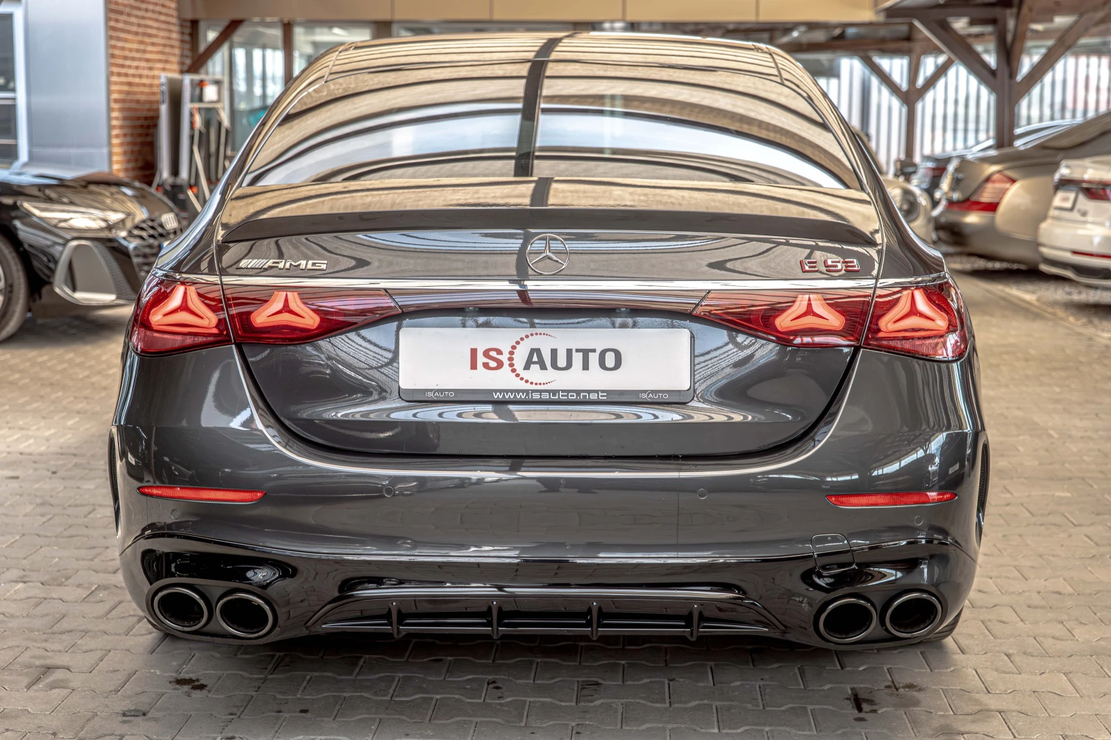 Mercedes-Benz E 53 AMG 4Matic+ /HyperScreen/AMG Ride Control/Камера 360/N, снимка 4 - Автомобили и джипове - 52451788