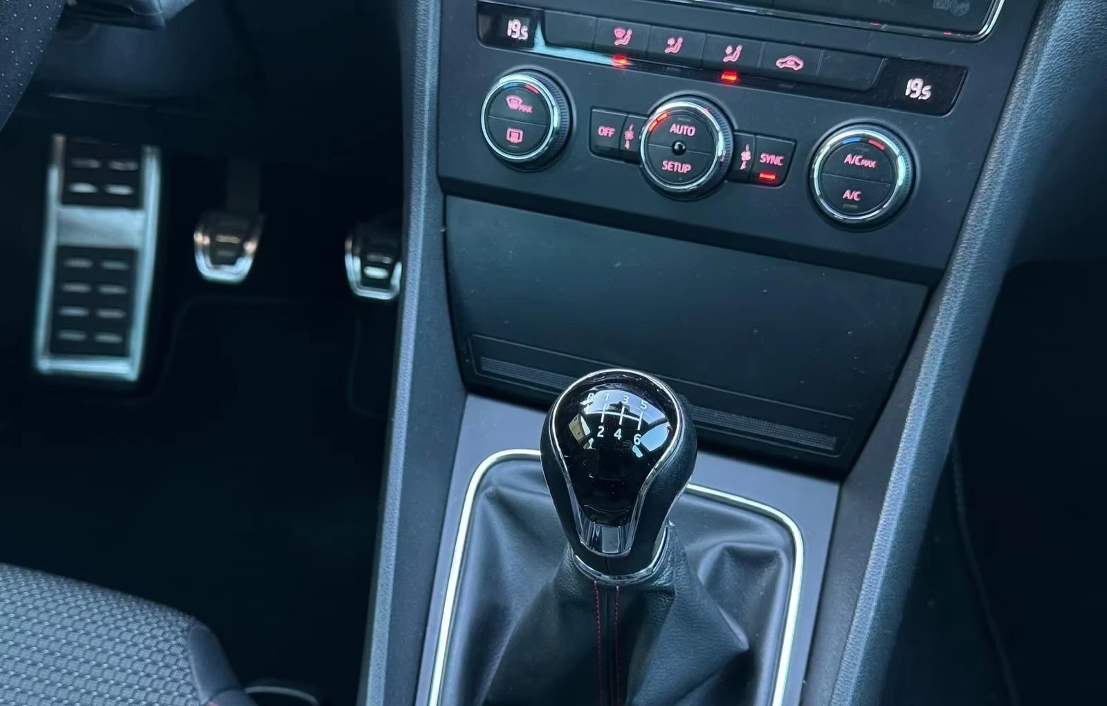 Seat Leon FR 2.0 TDI 150, снимка 11 - Автомобили и джипове - 54170124