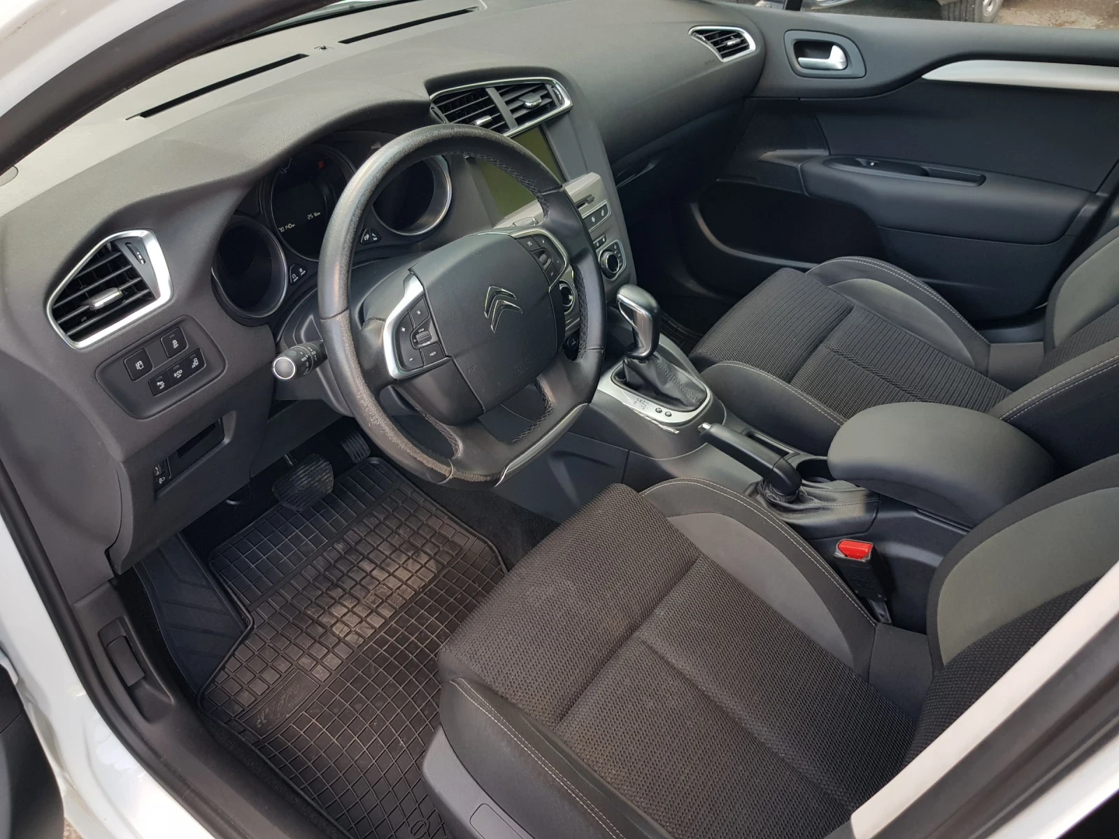 Citroen C4 HDi 1.6-120к.с., снимка 10 - Автомобили и джипове - 54217327