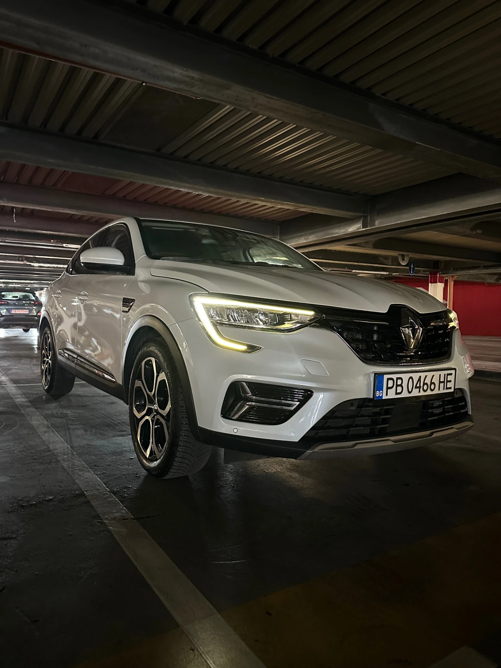 Renault Arkana 1.6 E-TECH HYBRID, снимка 8 - Автомобили и джипове - 54217193