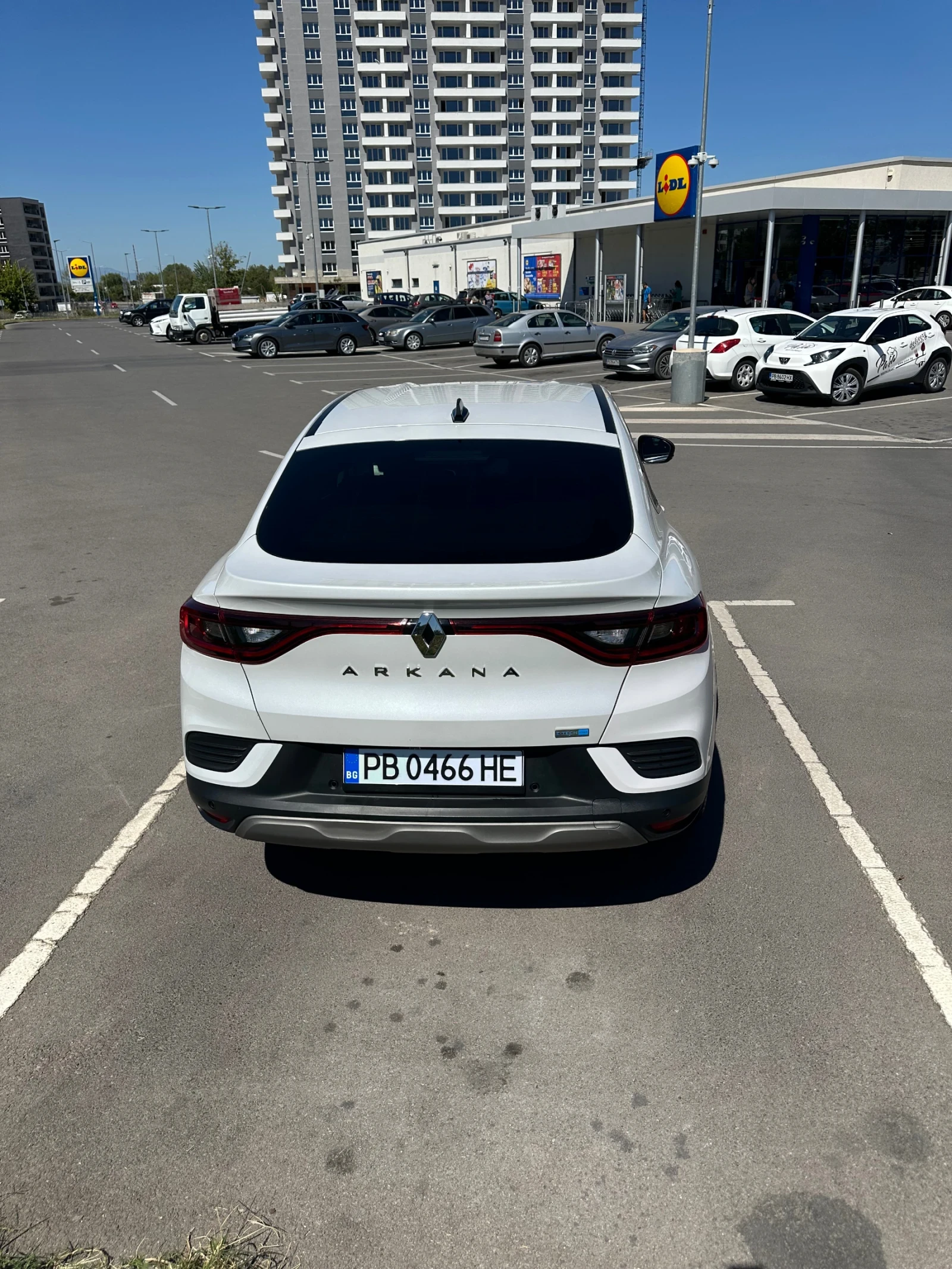 Renault Arkana 1.6 E-TECH HYBRID, снимка 6 - Автомобили и джипове - 54217193