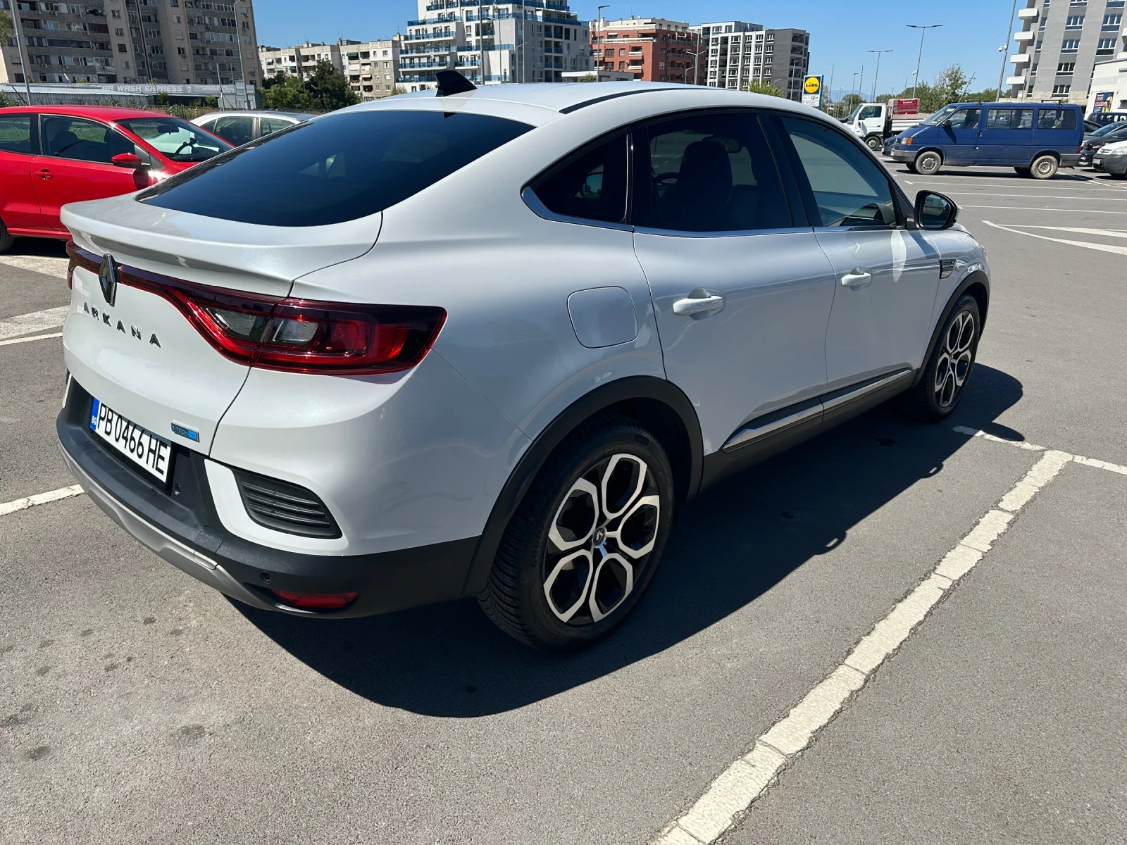 Renault Arkana 1.6 E-TECH HYBRID, снимка 4 - Автомобили и джипове - 54217193