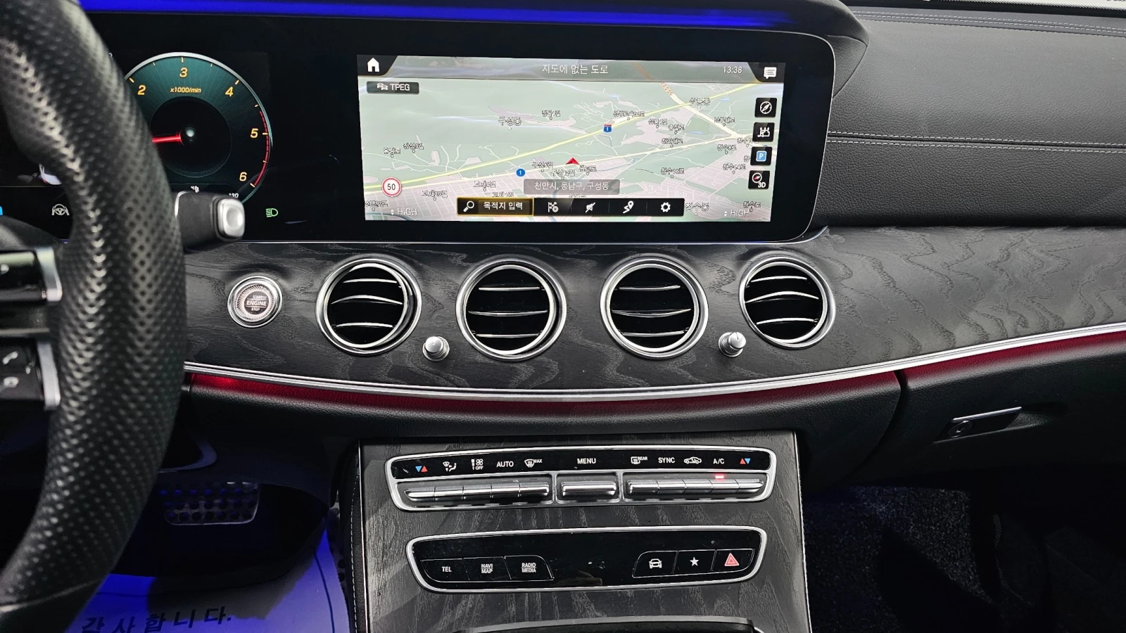 Mercedes-Benz E 220 AMG Line | 360 | HUD, снимка 9 - Автомобили и джипове - 54976329